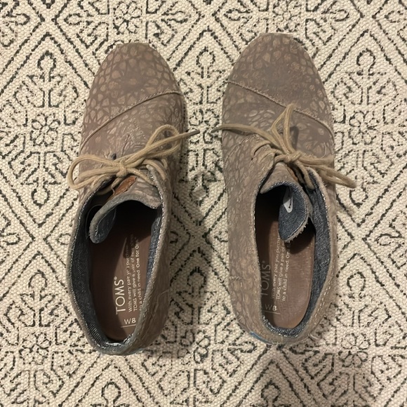 TOMS Desert 380813 Moroccan Wedge Bootie Suede Lace Up Womens Size W8 Taupe BK11 - Picture 3 of 5